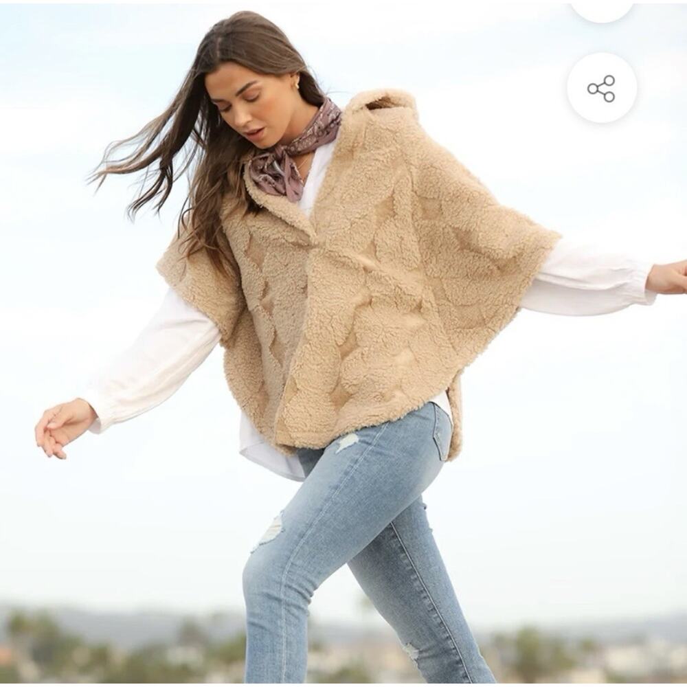 Dylan Teddy Hooded Poncho Sherpa Size M Cozy Cabincore Winter Warm